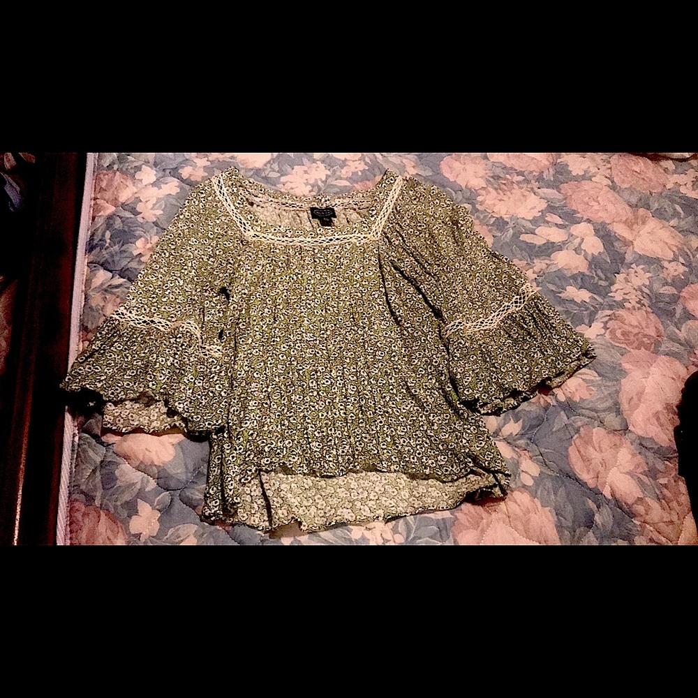 Green flower elbow length shirt